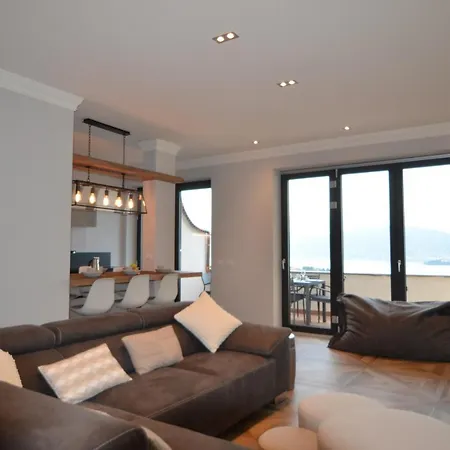 Le Terrazze, Via Selvalunga 1, סטרסה